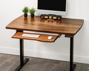 Bureau assis-debout extra profond en noyer avec plateau clavier en option - Bureau réglable en hauteur par double moteur | Bord droit