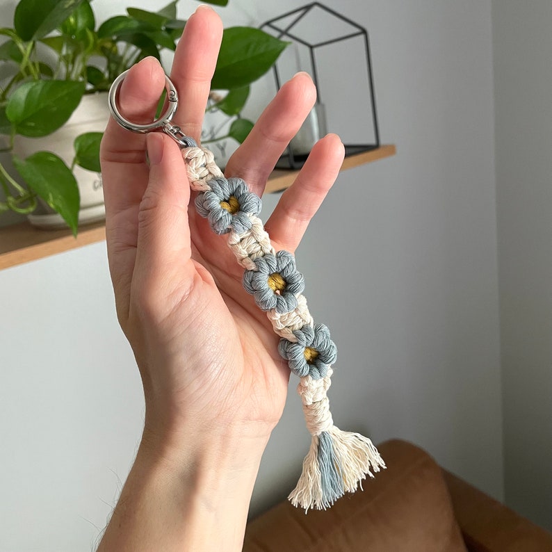 Macrame Keychain / Flower Keychain Forget-Me-Not