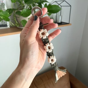 Macrame Keychain / Flower Keychain Meadow