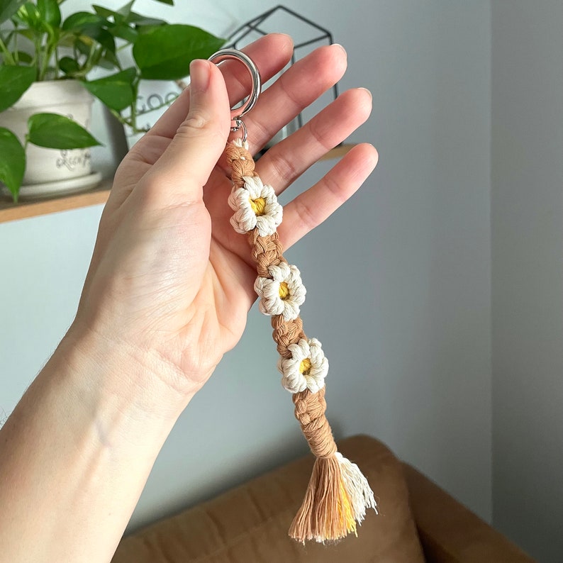 Macrame Keychain / Flower Keychain Daisy