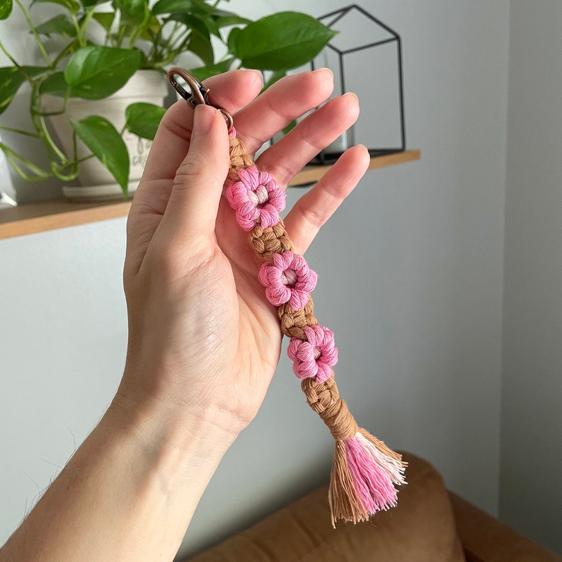 Macrame Keychain / Flower Keychain Petunia