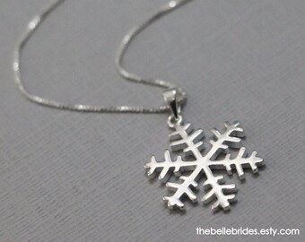Snowflake Necklace, Silver Snowflake, Bridesmaid Necklace, Winter Wedding Necklace, Christmas Gift, Christmas Necklace, Flower Girl Necklace