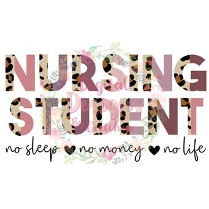 Puede incluir: Un diseño gráfico con el texto "Nursing Student" en letras de estampado de leopardo rosa y marrón. El texto "no sleep no money no life" está debajo del texto principal con un corazón entre cada palabra.