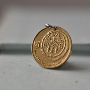 Naszyjnik z monetą Izraela | Wykonany z zabytkowej izraelskiej monety | 5 Agorów | Ekologiczny | Okrągły wisiorek | Lulav | Judaica | Palma daktylowa