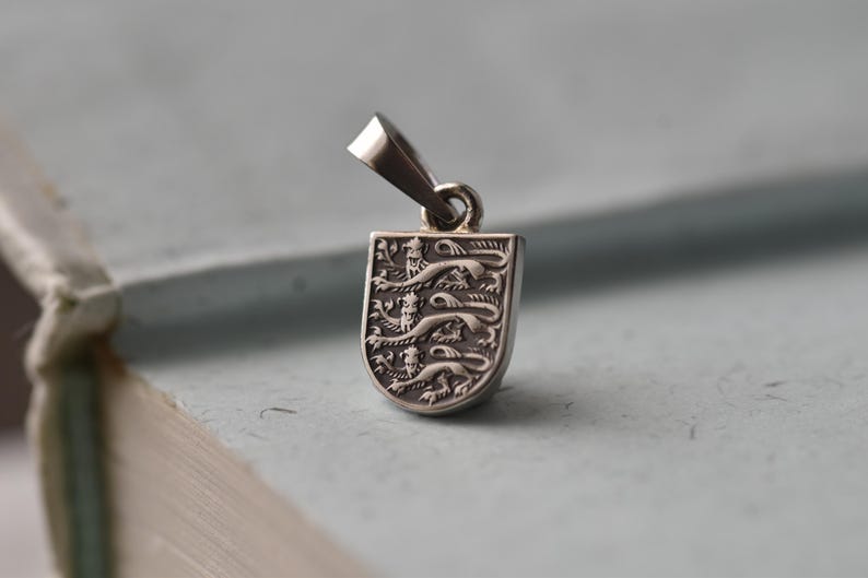 United Kingdom Coat of Arms Necklace. 1 Shilling, 1954-1970 | Handmade from a British Coin | Silver Colour Pendant | English | England image 1