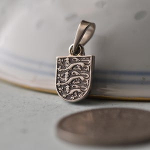 United Kingdom Coat of Arms Necklace. 1 Shilling, 1954-1970 | Handmade from a British Coin | Silver Colour Pendant | English | England image 7