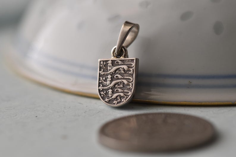 United Kingdom Coat of Arms Necklace. 1 Shilling, 1954-1970 | Handmade from a British Coin | Silver Colour Pendant | English | England image 7