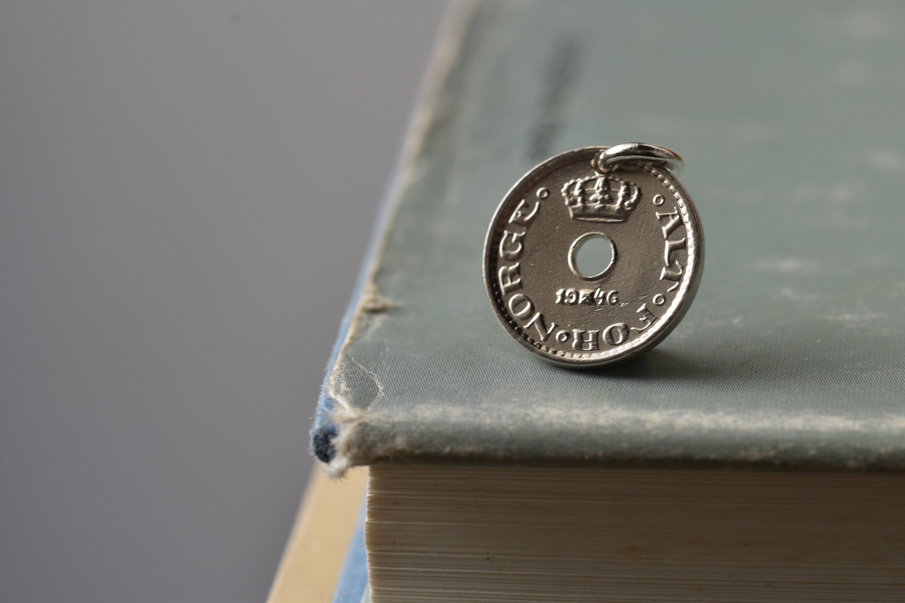 Norway Coin Necklace. 10 Øre, 1946 | Haakon VII | Handmade with a Vintage Norwegian Coin |  Handcrafted Pendant | Upcycled | Dainty Jewelry
