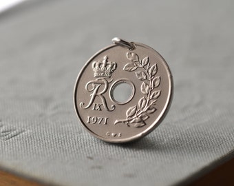 Denmark Coin Necklace. Handmade with a Vintage Danish Coin | 25 Øre, 1971 | Frederik IX | Eco Friendly | Silver Colour | Pendant | Nordic