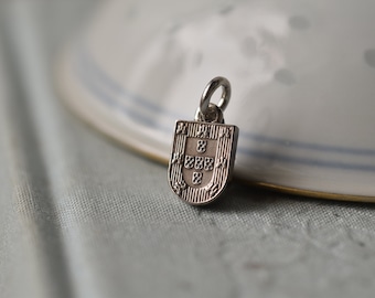 Portugal Coat of Arms Necklace. 100 Escudos, 1986 | Handmade with a Portuguese Coin | Silver Colour Pendant | Eco Friendly | Recycled