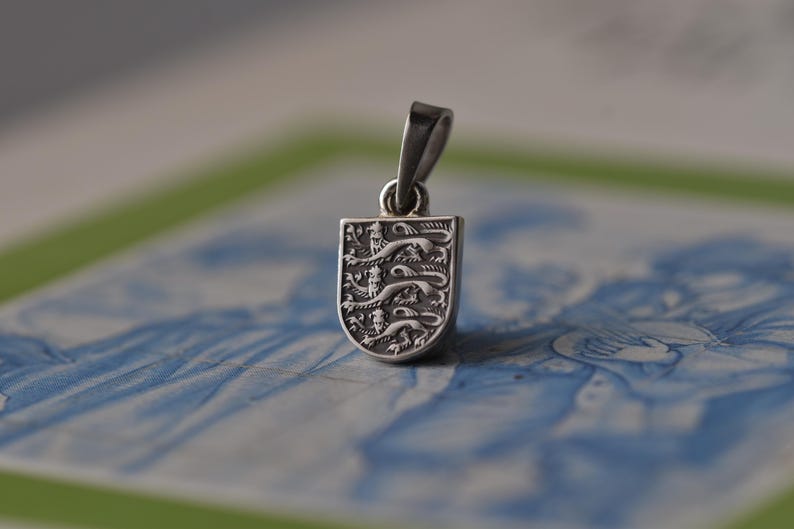United Kingdom Coat of Arms Necklace. 1 Shilling, 1954-1970 | Handmade from a British Coin | Silver Colour Pendant | English | England image 5