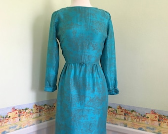 1960s vibrant blue silk toile print 3/4 length cuffed sleeve dress size XS S