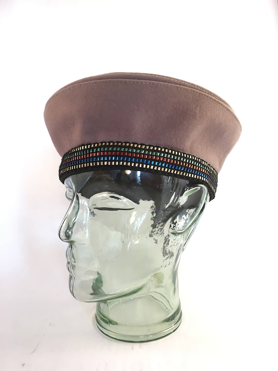Grey felt beret with rainbow ribbon - image 2