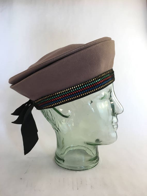 Grey felt beret with rainbow ribbon - image 4
