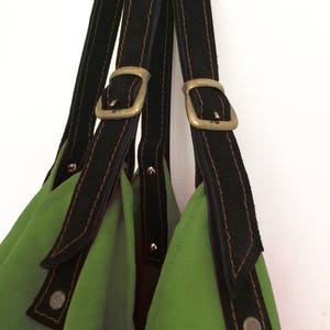 grön handväska, grön väska, mockaaxelväska, damväska, italiensk hantverksmässig hobo, italiensk hoboväska, handgjord handväska, grön hobo bild 2