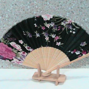 Hand Fan, Lightweight Ladies Bamboo Floral Folding Hand Fan