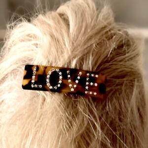 LOVE HAIR CLIP SMALL SAND LOVE HAIR CLIP SMALL SAND