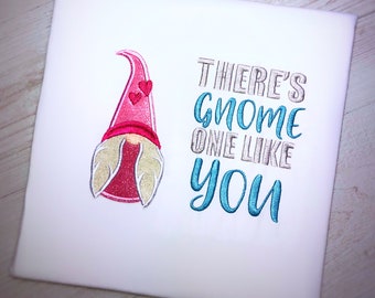 er is gnome een zoals je Valentijnsdag vrouwelijke gnome applique ontwerp borduurmachine ontwerp bestand 3 maten inbegrepen