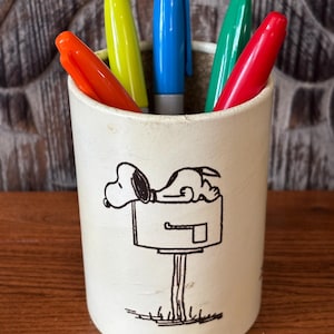 Vintage Snoopy Resting on Mailbox Cardboard Office Pencil/Pens Holder