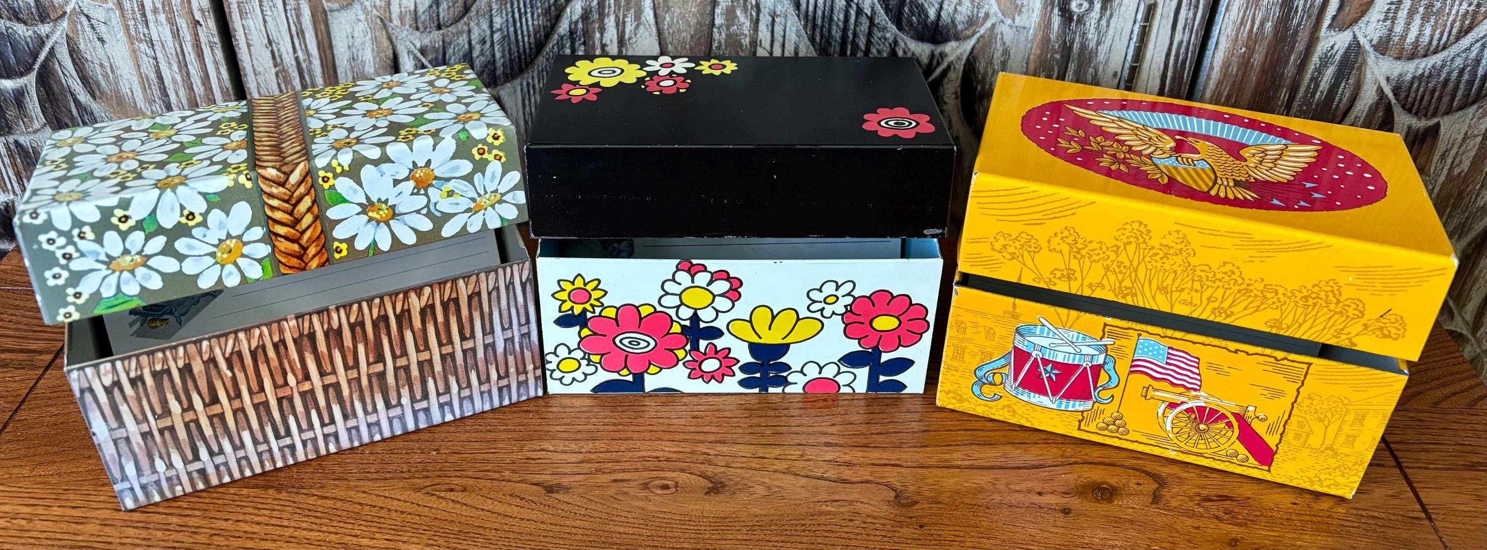 ❁ハンドメイドになります❁ Antique Art Tray Box Vintage Metal Recipe Box Offering of Ohio Art, Hallmark and