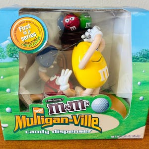 M&M's Muligan-Ville キャンディディスペンサー Amazon.com: M&M's Mulligan Ville Candy Dispenser: Food