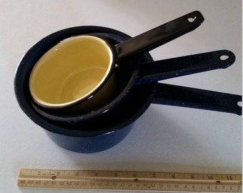 vintage 3 piece enamelware set pot pans 1950 era - yellow & blue speckled metal retro style sauce bakeware - cottage chic kitchen cookware