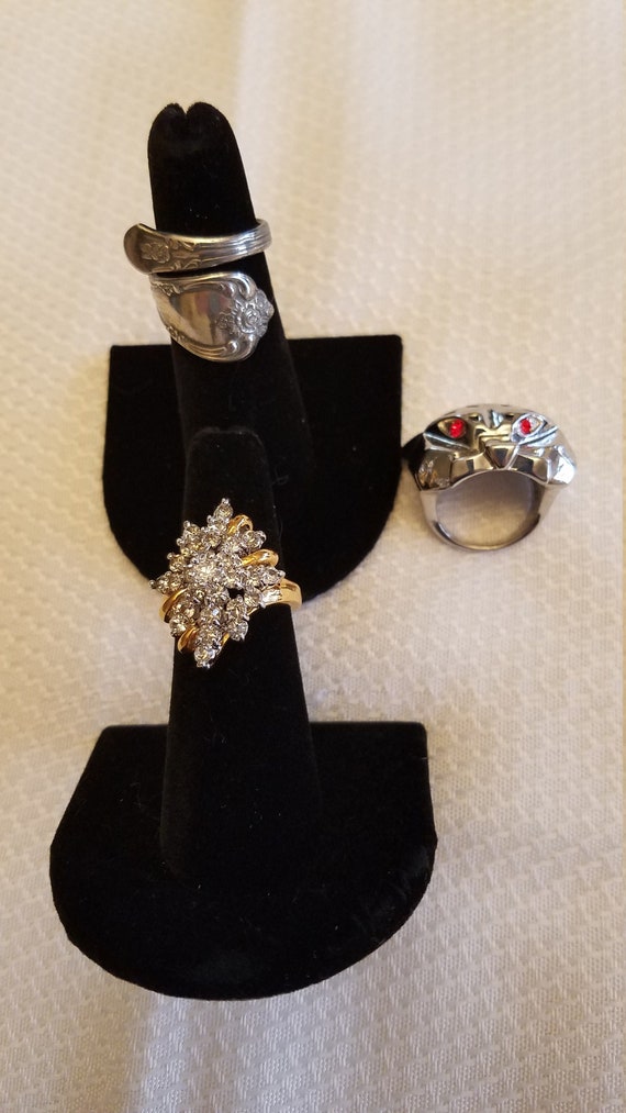 3 vintage 1970s costume jewelry rings - oneida wm 