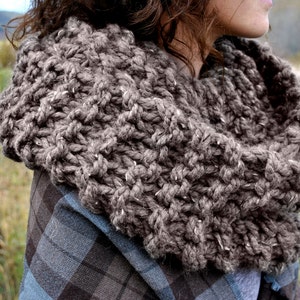 Outlander cowl: Knitting pattern for Claire's chunky scarf image 2