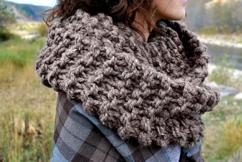 Outlander cowl: Knitting pattern for Claire's chunky scarf image 2