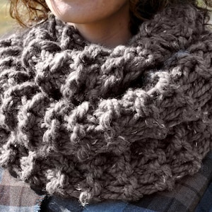 Outlander cowl: Knitting pattern for Claire's chunky scarf image 1