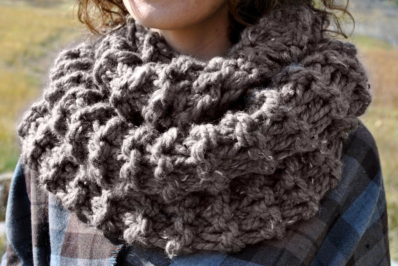 Outlander cowl: Knitting pattern for Claire's chunky scarf image 1