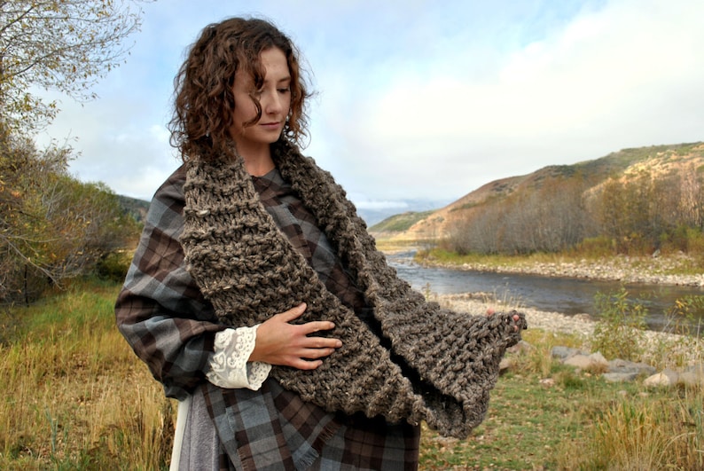 Outlander cowl: Knitting pattern for Claire's chunky scarf image 4
