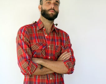 Men's Plaid Shirt , Vintage 70s Boho Hippie Red Country Western Hippy Cowboy Plaid Shirt Long Sleeve Button Down 1970s // M