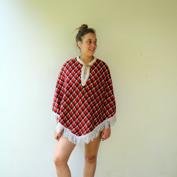 Poncho à carreaux, vintage des années 60 Fringed Boho Hippy Woven Blanket Black Red Hippie Cape Jacket Pullover 1970s / O.S