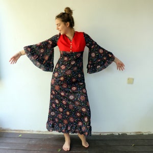 Vintage 70er Floral Maxi Kleid, Rote Empire Taille Boho Kleid Rüschen Kleid Engel Ärmel Festival Prairie Fairycore // S/M