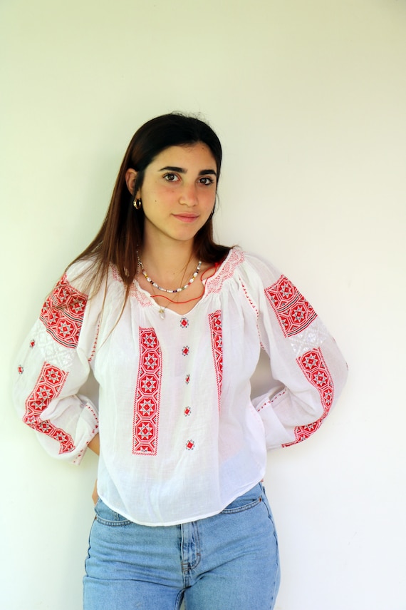 Romanian Blouse, Vintage 60s Hand Embroidered whi… - image 2