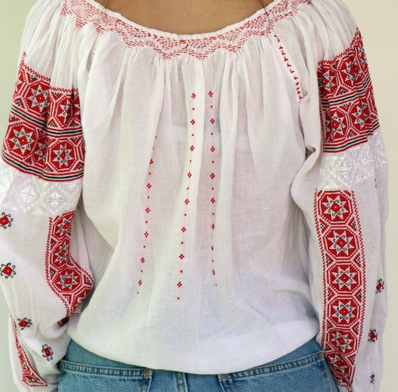 Romanian Blouse, Vintage 60s Hand Embroidered whi… - image 5