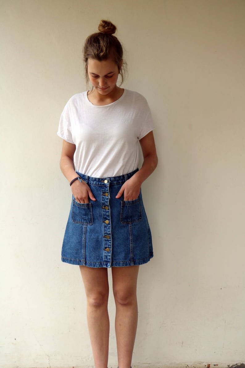 Джинсовая юбка 90. Джинсовая юбка 90-х. 90е джинсовая юбка. Винтажная джинсовая юбка. Длинная джинсовая юбка 90-е.