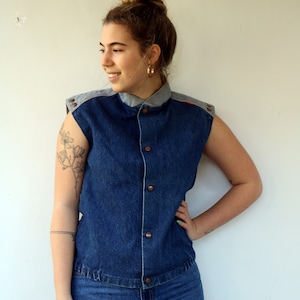 Vintage jaren 70 Levi&#39;s denim vest – boho hippie western rood mouwloos jeansjack met rode flap, uniseks // M