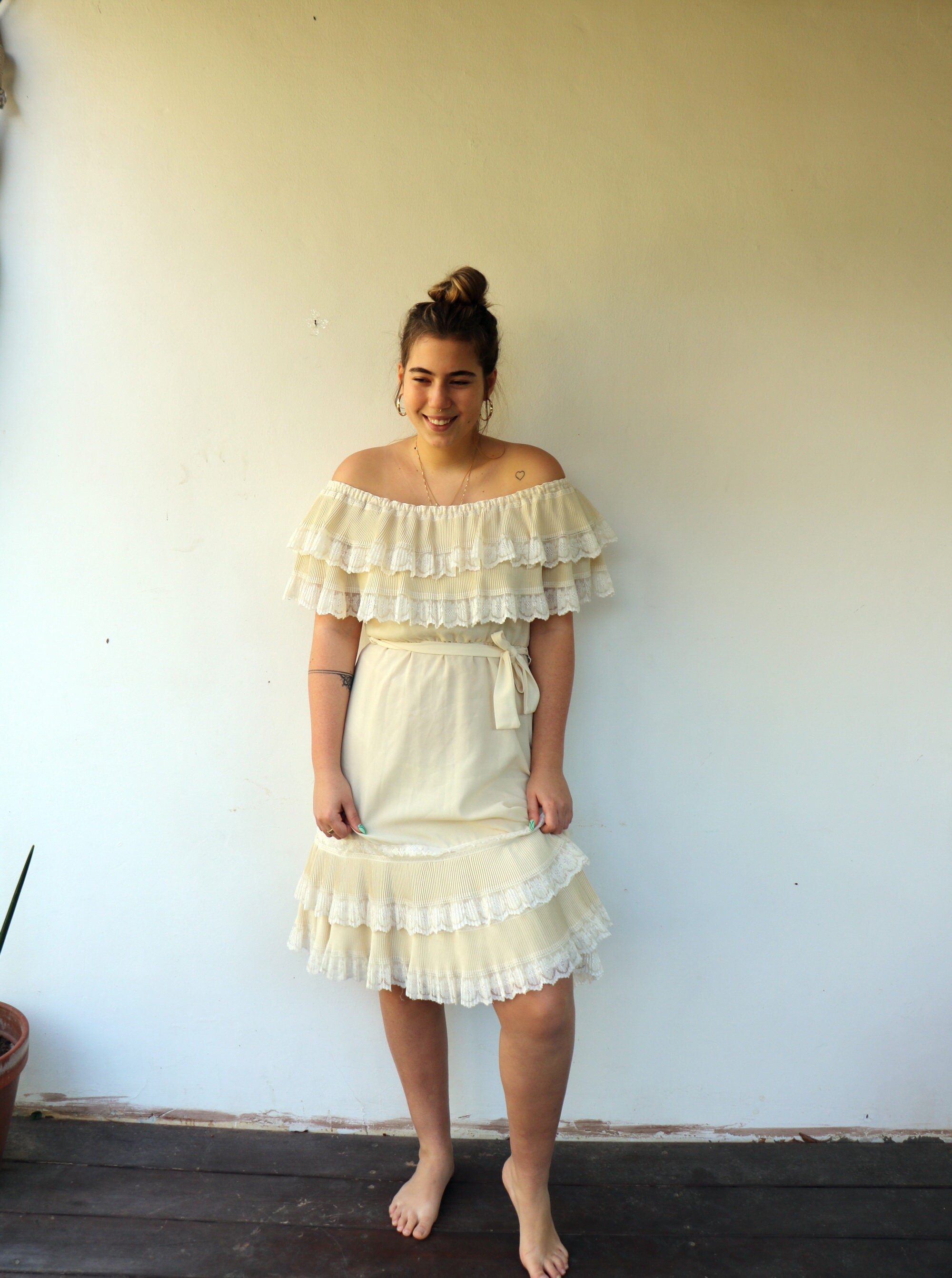 【LOULOUSEOUL】1970s Off Shoulder Dress (Ivory) Vintage 70s/80s Off-shoulder Dress – Cream Ruffled Tiered