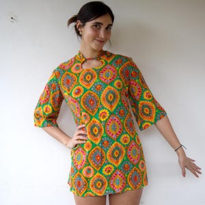 Vintage 60s Psychedelic Mini Dress Mod Shift Geometric Print Keyhole Neck // S