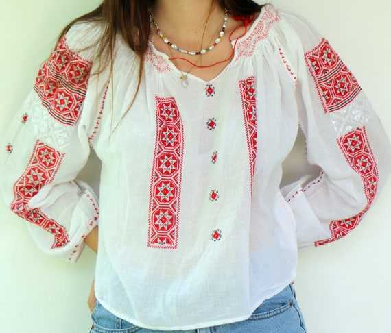 Romanian Blouse, Vintage 60s Hand Embroidered whi… - image 7