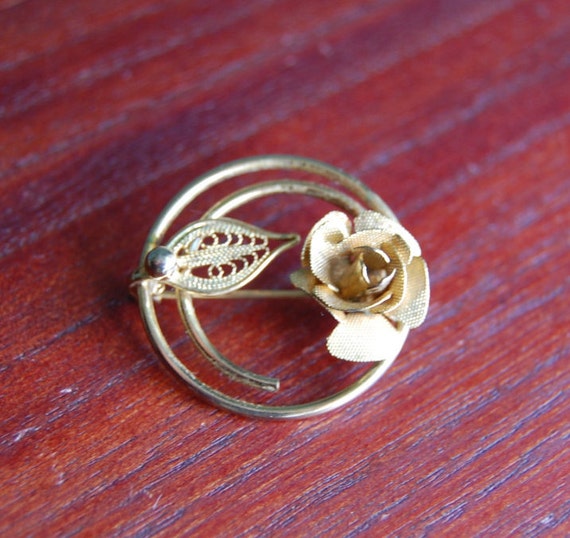 Sarah Coventry Goldtone Pin - image 1