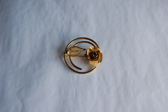 Sarah Coventry Goldtone Pin - image 3