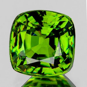 6.00 mm ( 1.18 carat ) Cushion Cut AAA Fire Rainbow Sparkles Premium Green Demantoid Natural ( Flawless-VVS )--Free Certificate