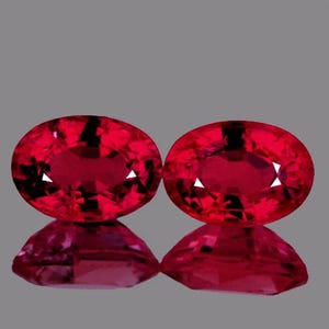 7 x 5 mm 2 st. ovala AAA eldintensiva röda mozambiquerubiner naturliga (VVS-klarhet)