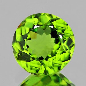 Green Peridot 2.25 carat Round 8.00 mm , VVS Clarity, Natural Loose Gemstone for Jewelry