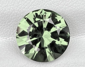 4.70 mm 1 piece Round Brilliant Cut AAA Fire Natural Green Sapphire {Flawless-VVS}