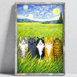 Könnte beinhalten: Gerahmter Kunstdruck mit fünf Katzen in einem Feld unter einem Sternenhimmel, der an den Stil von Van Gogh erinnert. Die Katzen mit Fell in verschiedenen Farben stehen im hohen Gras. Das Kunstwerk ist in einem rustikalen Holzrahmen.