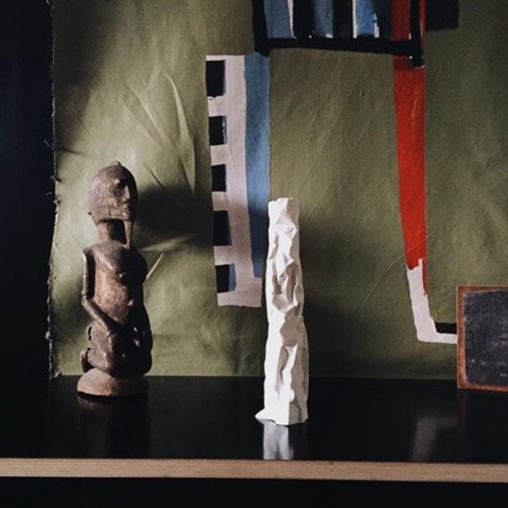 Vase Falaise - H26- en Béton Effet Froissé, Fabriqué Artisanalement